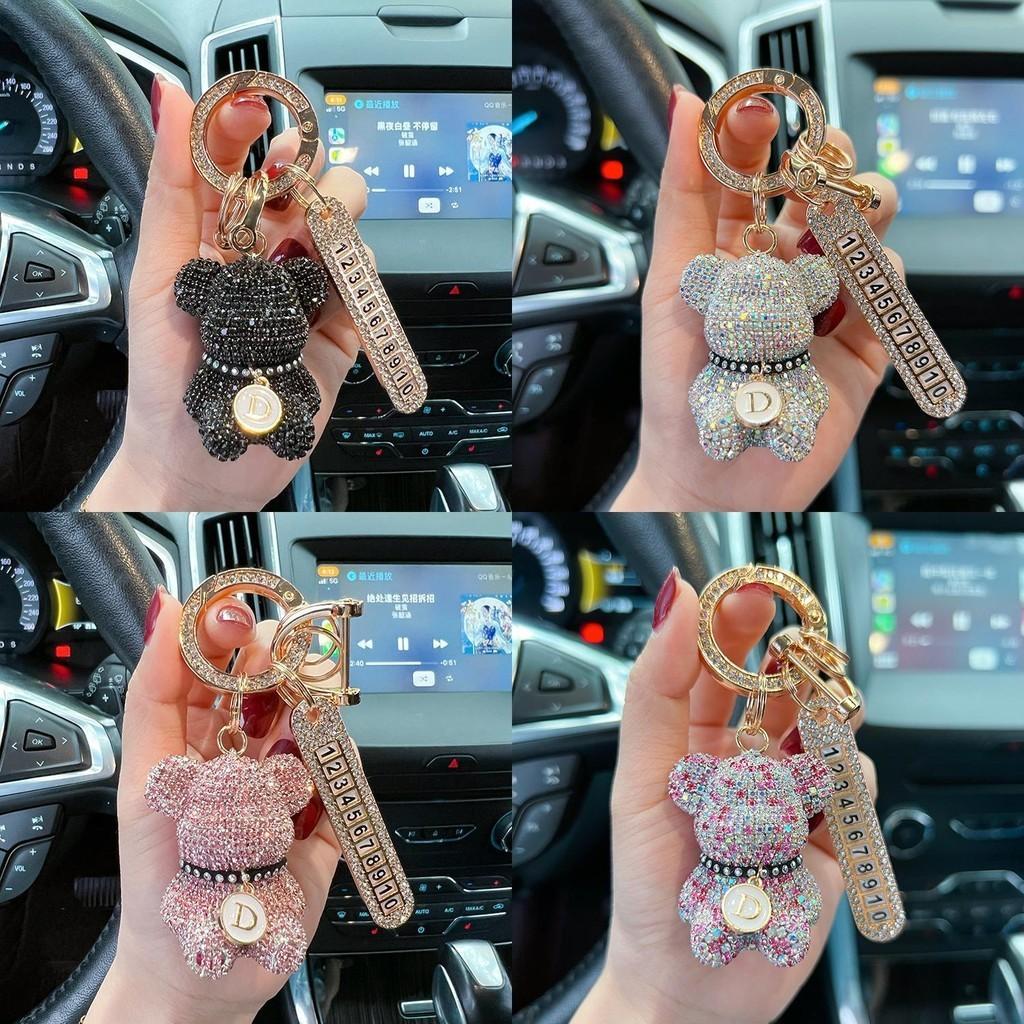 Portachiavi per Auto Orsetto Seduto Full Diamond alla Moda Selezione Alfabeto Creativa Targhetta Numero con Strass Decorativa Portachiavi Anti-smarrimento