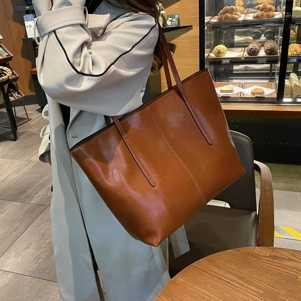 New Leather Women's Bag Fashionable Retro Oil Wax Leather Textured Shoulder Bag Daily Commuting Large-capacity Computer Tote Bag