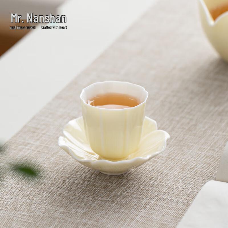 

Nanshan Mr. Ceramic Kung Fu Master Teacup & Coaster Set