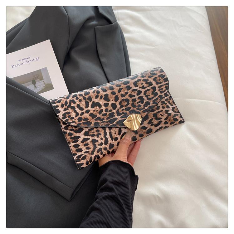 Осень 2025 новый персонализированный клатч-конверт женская сумка клатч леопардовый принт персонализированный модный темпераментный вечерний клатч