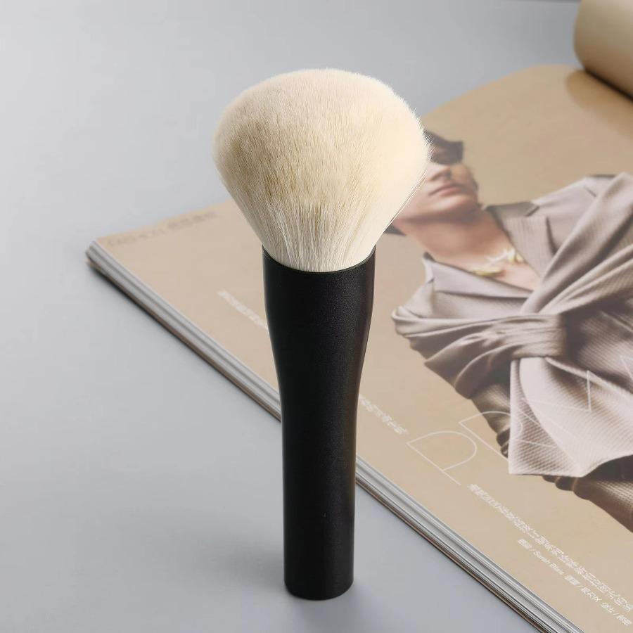 Professional Blush Brush, Ultra-Dense Soft Fluffy Head for Loose Powder & Blush Application, Face Makeup Tool чёрный