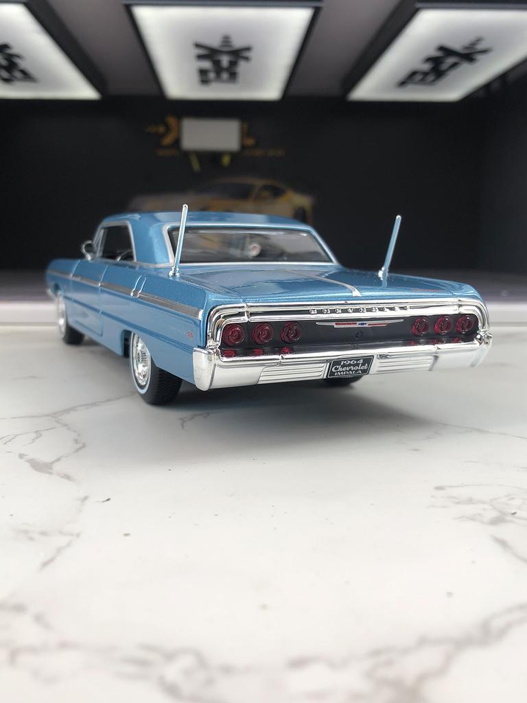 Maisto 1:26 simulation zinc alloy 1964 Chevrolet lmpala SS model car, static ornament, metal collectible gift car