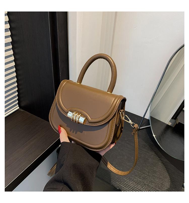 

Маленька жіноча сумка преміум-фактури, червона, 2024, нова популярна універсальна сумка-месенджер, модна популярна портативна підсідлова сумка темно-коричневого кольору