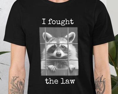 Funny Raccoon Shirt Cute T-Shirt Animal Lover Tee Jail Crime TShirt Jailbird Graphic T Shirts Retro Streetwear Men's T-shirt