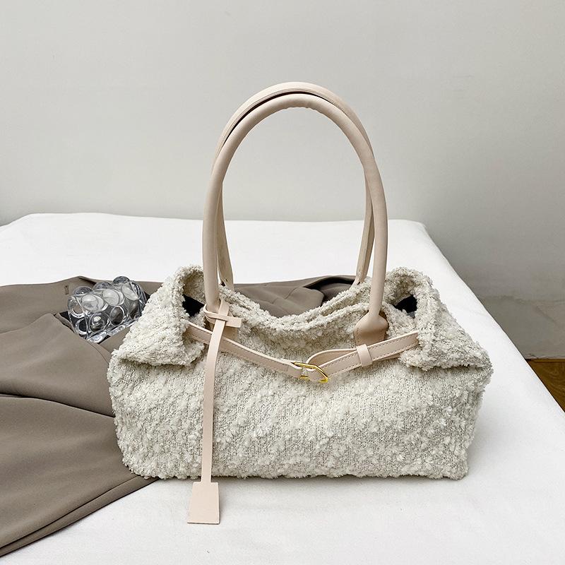 Fashion new foreign style retro matte large capacity commuting shoulder underarm bag portable large bag women