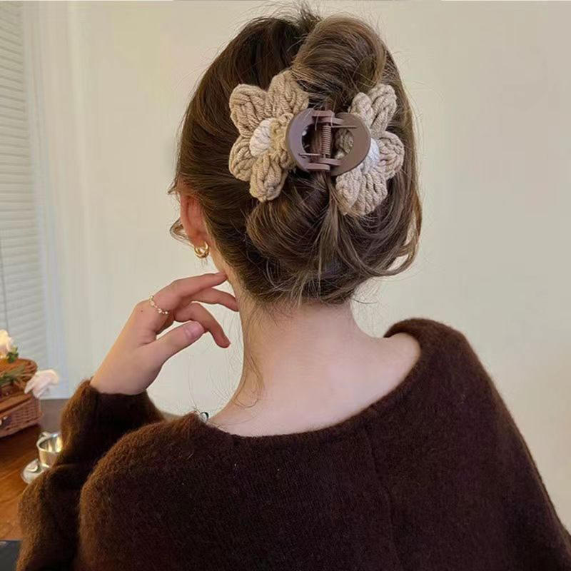1pc Autumn Winter Knitting Flower Yarn Gripper Clip Women Claw Clip Hairpins Girl Shark Clip Headwear Fashion Hair Accessories Gift