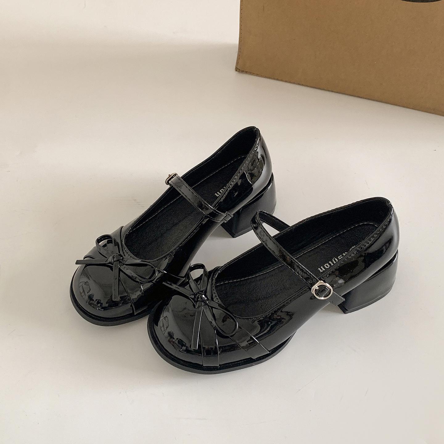 

White retro French thick heel light mouth single shoes women s summer 2025 new with skirt versatile soft sole Mary Jane women s shoes 35 чёрный