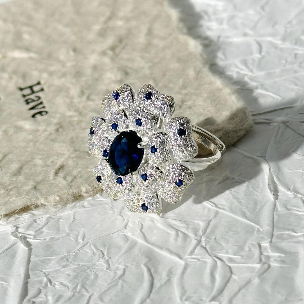 Modern Luxury Blue Diamond Ring: Versatile, Trendy Design for a Unique and Elegant Look