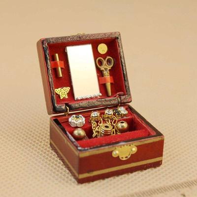 1/12 Ölçekli Dollhouse Minyatür Dolgulu Ahşap Mücevher Kutusu Yatak Odası Aksesuarları