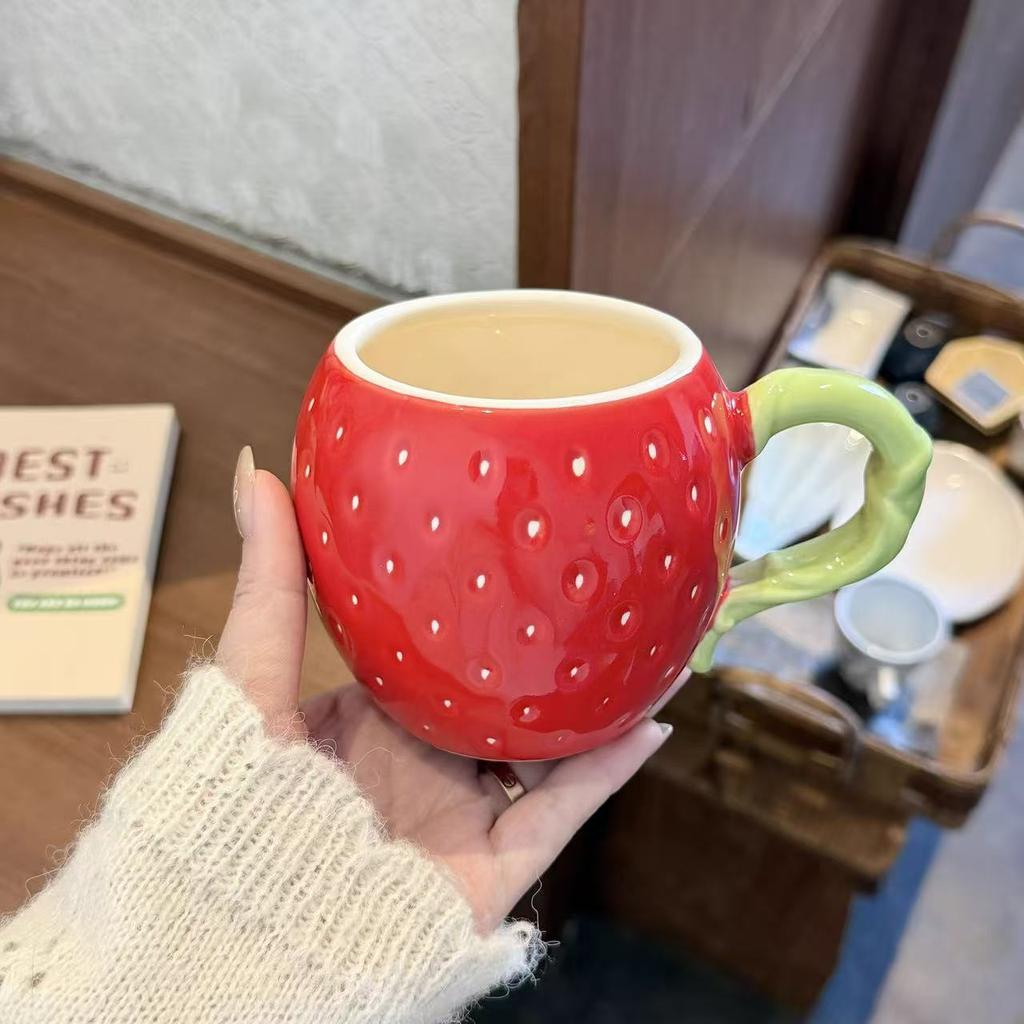 Strawberry mug with lid, high-value creative cup, ceramic water cup, niche birthday gift for girls