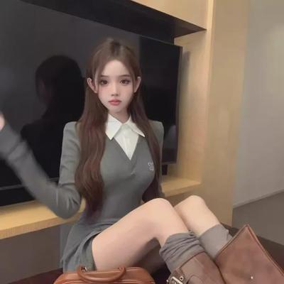 Korean Sweet & Hot Two-Piece Polo Collar Dress - Slim Fit, Short Skirt for Early Autumn 2024