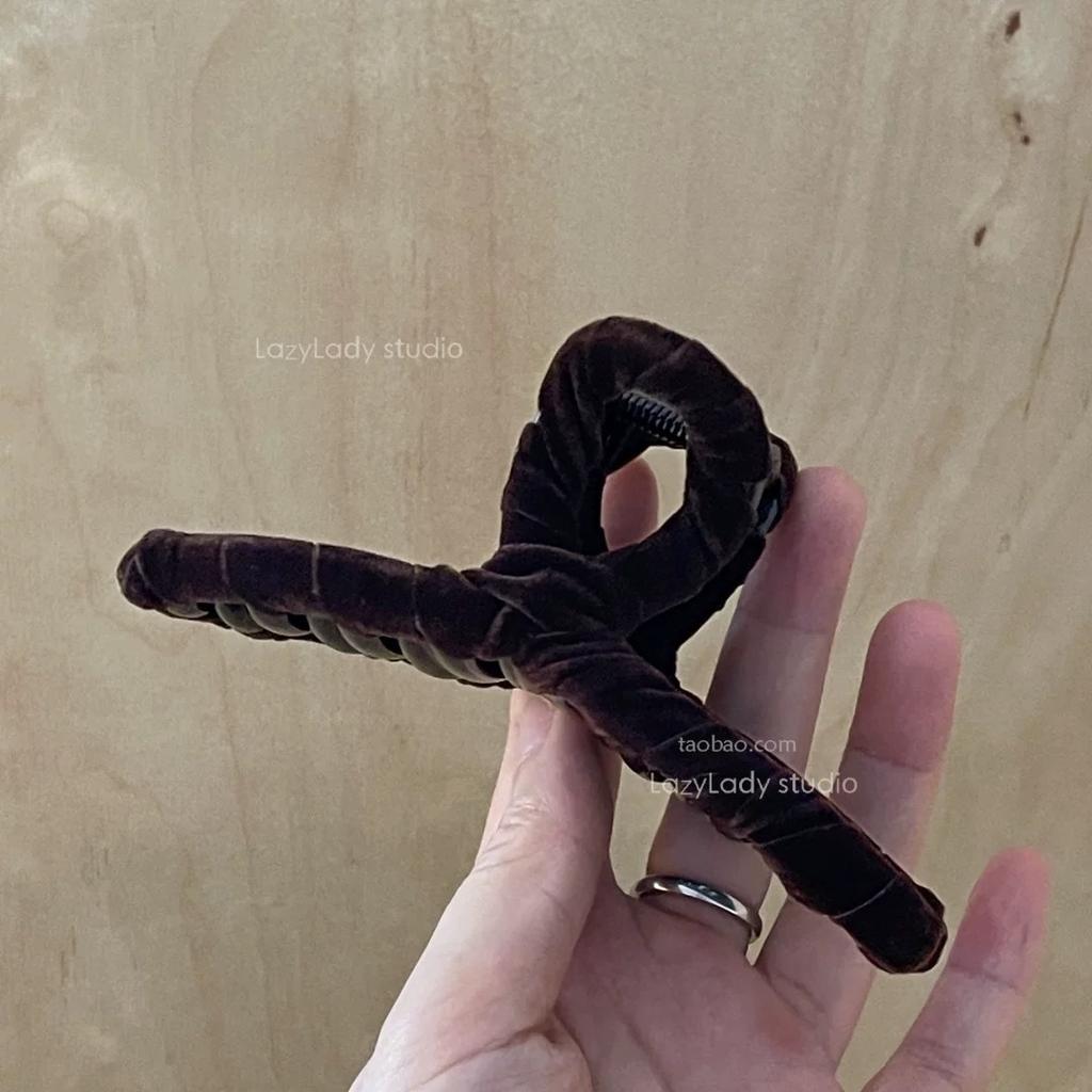 French Metal Velvet Hairpin for Women, High-end Ponytail Shark Hairpin, Back of The Head, Hairpin