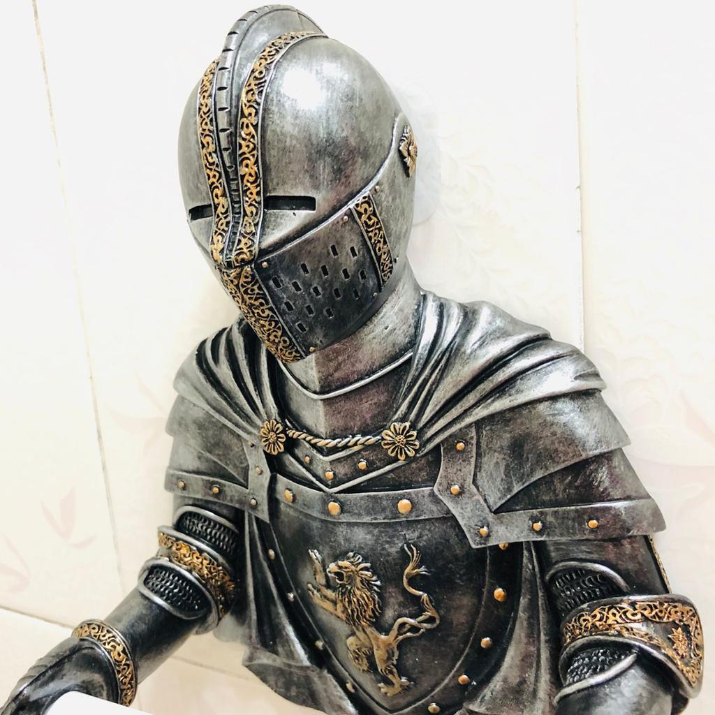 Bathroom Tissue Holder Medieval Statue Knight Toilet Paper Dispenser Free Standing Paper Towel Holder Home Decor