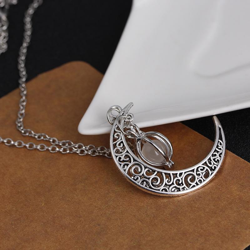 4-Color Glow-in-the-Dark Moon & Pumpkin Pendant Necklace - Christmas & Halloween Gift