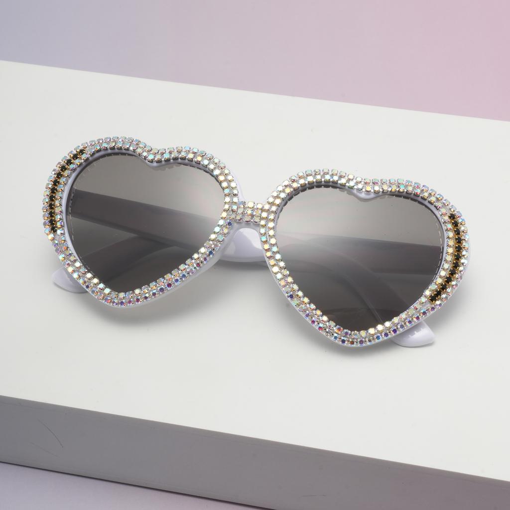 Female Heart-shaped Diamond-encrusted Sunglasses Outdoor Shades Classic and Romantic Party Glasses Gift