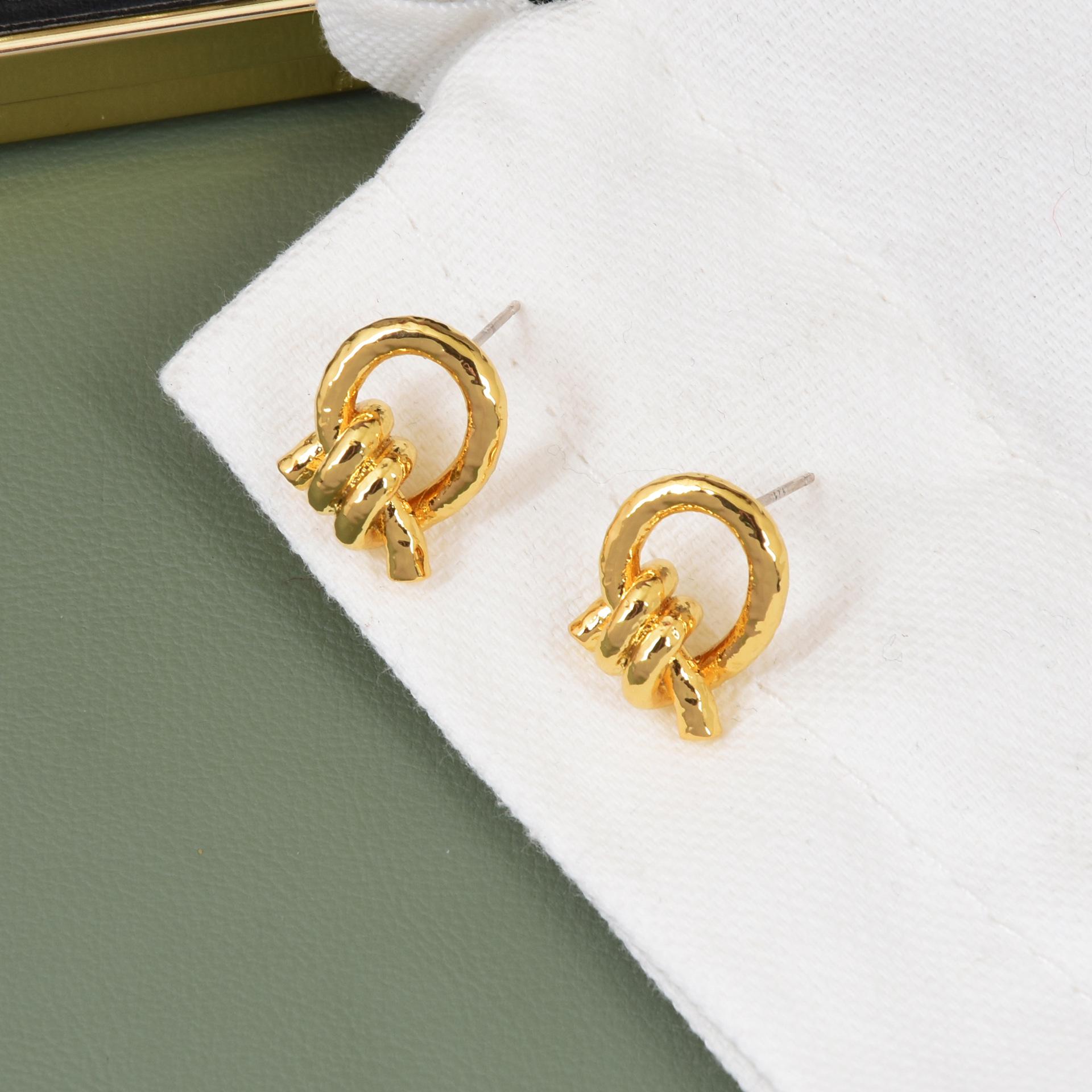 

Luxurious Retro 925 Silver Needle Stud Earrings with 18k Gold Finish 18K