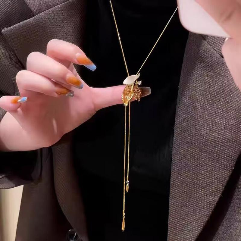 French Simple Wind Diamond-encrusted Leaves Hollow Fringed Necklace Accessories Women's Sweater Chain Necklace