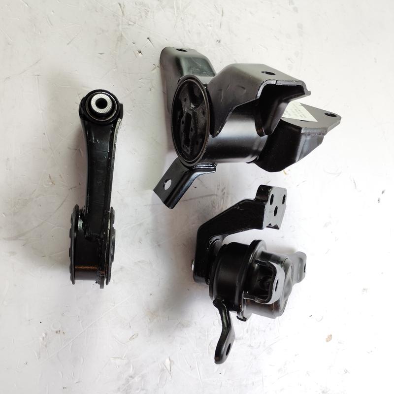 Auto Parts Engine Mount Engine Bracket Support Set For Zotye T600 2.0T 2015