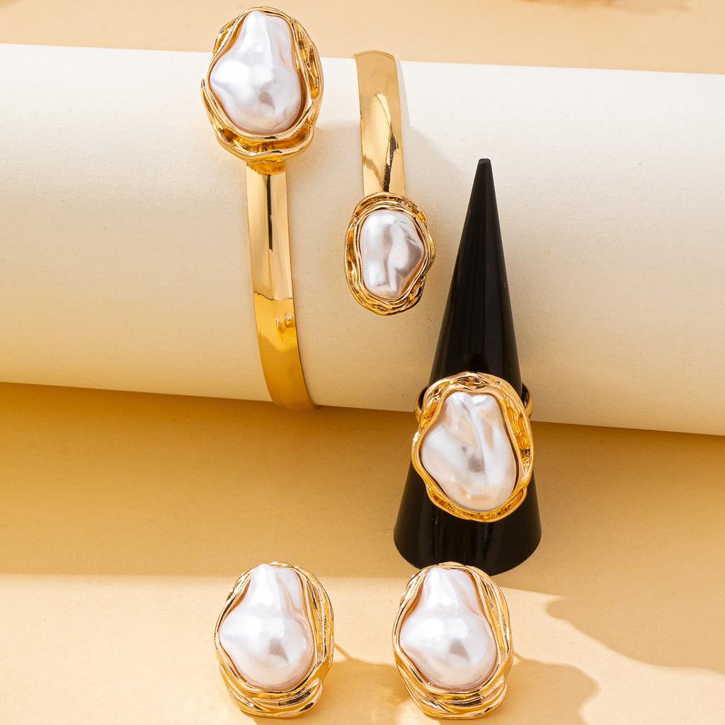 Damen-Schmuckset, Modisches Armband im Barockstil, Ring und Ohrringe, Geeignet für den täglichen Gebrauch, Partys und als Geschenk