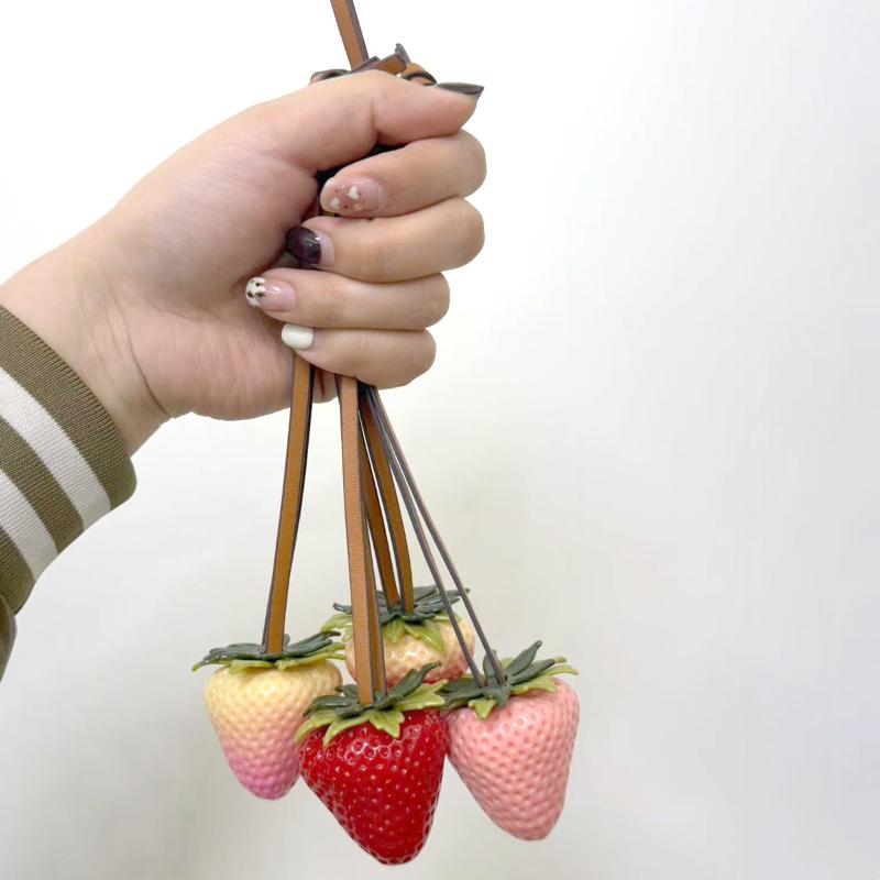 1Pcs Bag Accessories Jewelry 3D Resin Strawberry Bag Charm Cute Keychain Pendant For Phone Lanyard Christmas Gifts