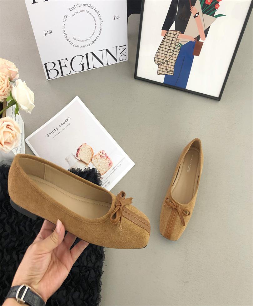 

2025 square head shallow mouth single shoes women s autumn new Korean version bow gentle retro grandma shoes soft flat beanie shoes 39 светло-коричневого