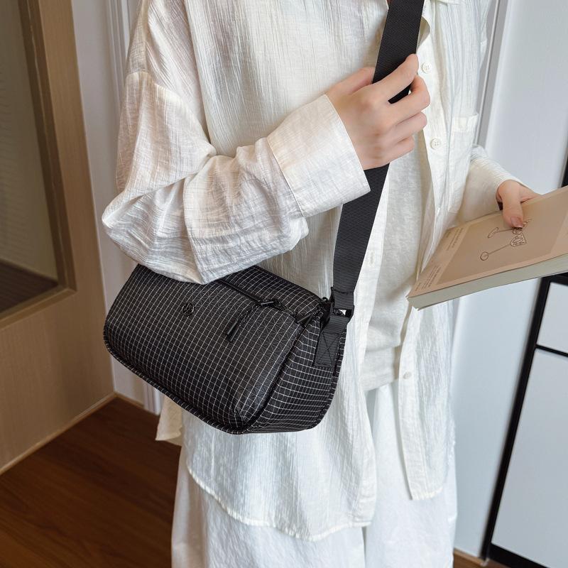 Niche design casual simple personality fashion trend small square bag autumn new 2025 women's shoulder messenger bag