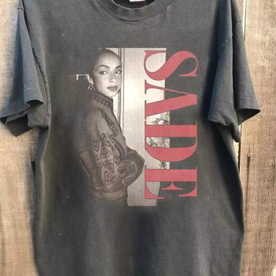 T-shirt Classique Rétro 90s Sade Noir Réimprimé Tailles Complètes S-5XL T-shirt Unisexe