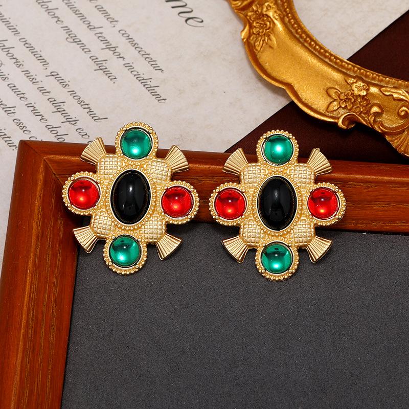 Women Classic Baroque Middle Earrings Jewelry Crystal Gold Color Exquisite Luxury Ear Rings Lady Party Banquet Drop Earring