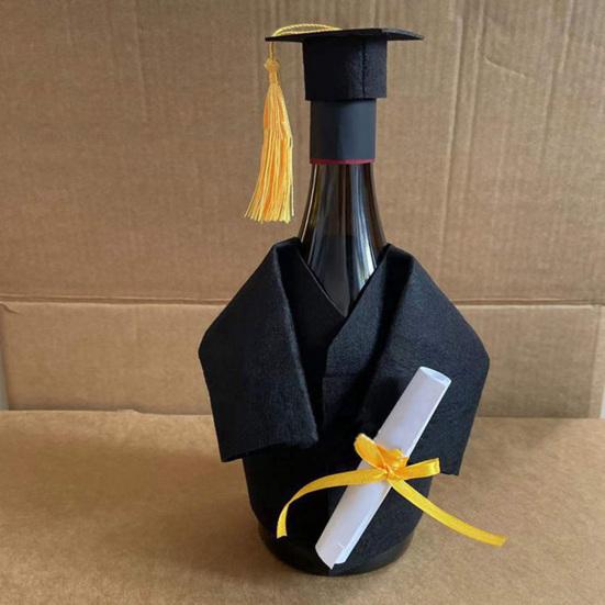 25Pcs Mini Graduation Caps Felt Small Doctor Hat with Golden Tassels Bottle Cover Cupcake Toppers Party Supplies