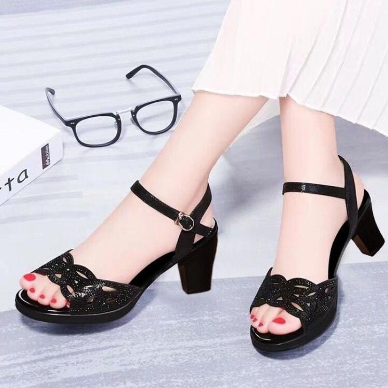 Early summer new 2025 new thick heel sandals women's summer fish mouth women's shoes rhinestone high heels women's black mother shoes