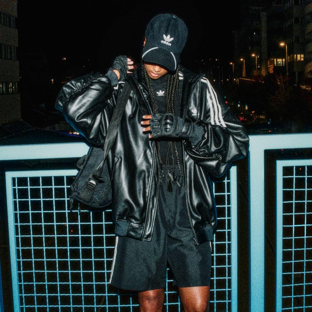 adidas Veste à capuche zippée sur le côté Originals avec cordon de serrage pour femme Vêtement d'extérieur Noir IV9328