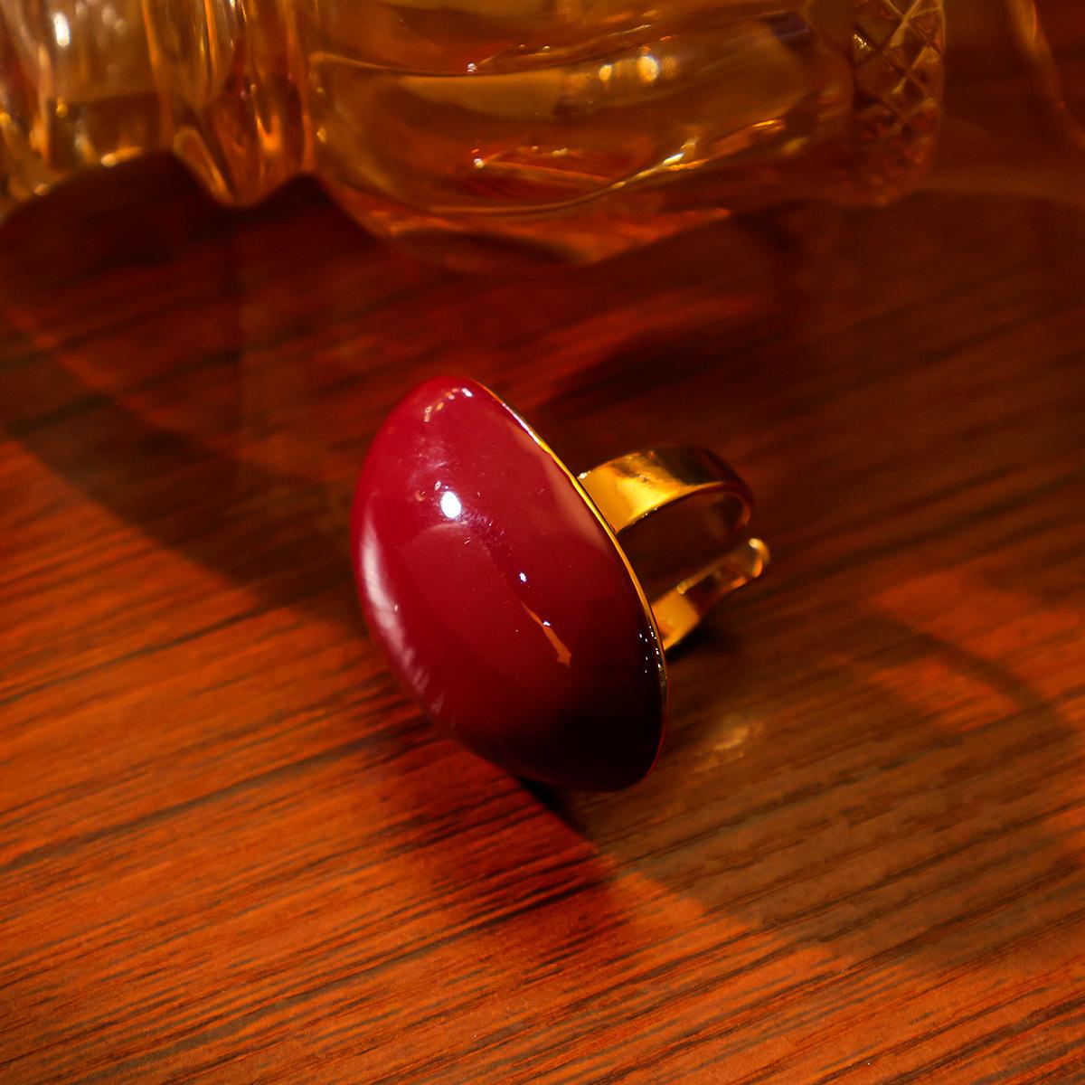 Small Niche Design High-end Wine Red Oval Metal Earrings Ring Women s 2025 New French Trend