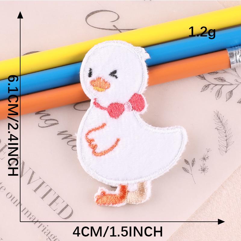 Niedlicher Cartoon Tier Plüsch Ente Stickerei Aufnäher - Selbstklebendes Etikett für Bekleidungszubehör