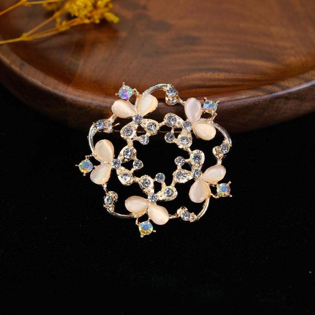 Broșă Elegantă Fluture Ochi de Pisică cu Strass-uri - Design Anti-Alunecare și Versatil