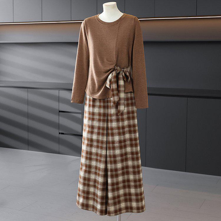 Elegant Spring Suit Set for Middle-Aged Women: Long Sleeve Top & Plaid Trousers Two-Piece.