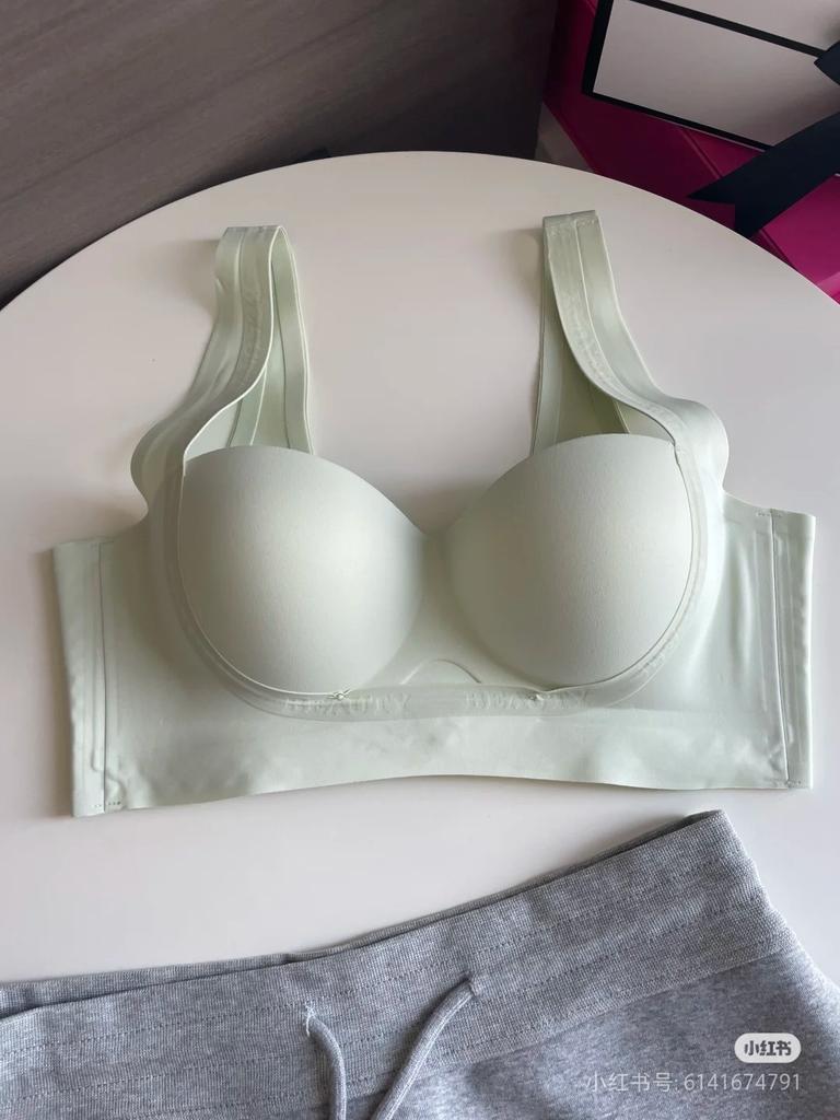 Thin Seamless Underwear Women's Small Breasts Gather and Show Large, No Steel Ring, Support, Comfortable and Breathable, Close the Breast Bra Cover