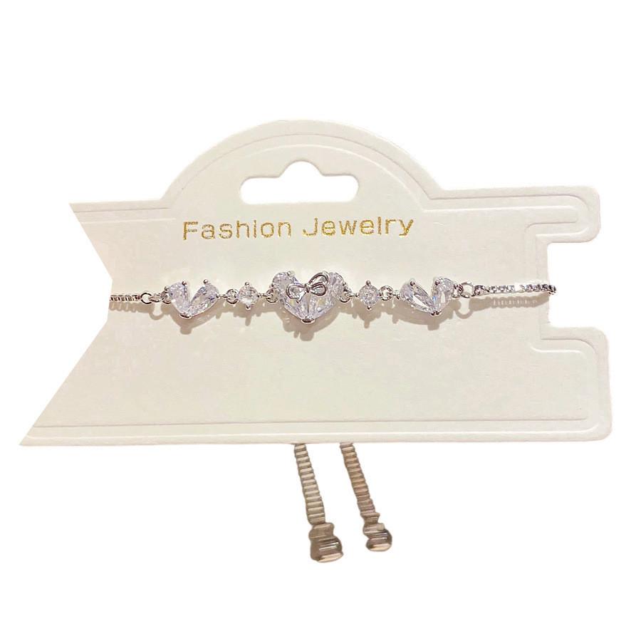 Vintage Heart Shape Jewelry Bracelet With Zirconium Plating For Women Gift Giving