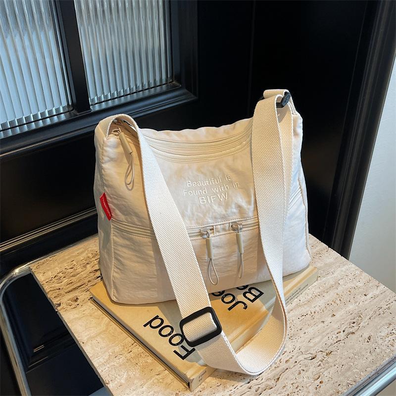 Fashion personality simple retro niche crossbody bag foreign style large capacity fashion shoulder bag college student women's tote bag