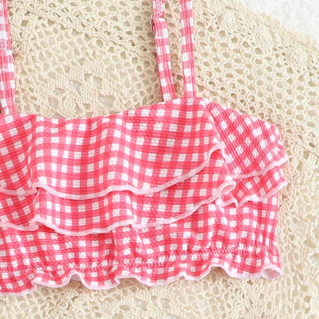 Mergaitei dviejų dalių bikini maudymosi kostiumų komplektas su banguotu krašteliu viršutine dalimi ir sijonėliu apačioje, reguliuojamomis petnešėlėmis, lengvas, greitai džiūstantis maudymosi kostiumas vaikams