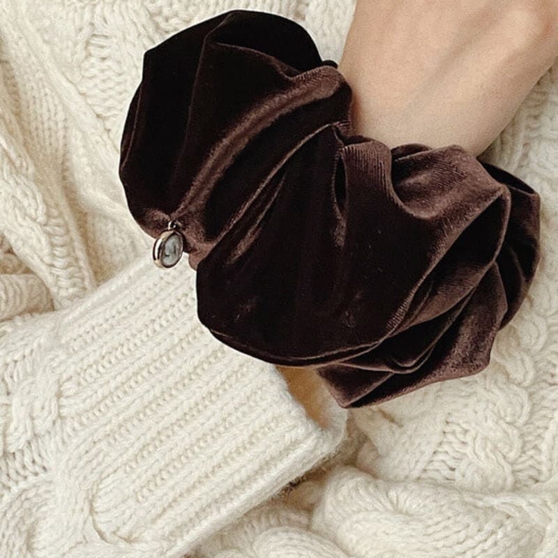 Oar Drop Wide Velvet Cameo Scrunchie [Brown]