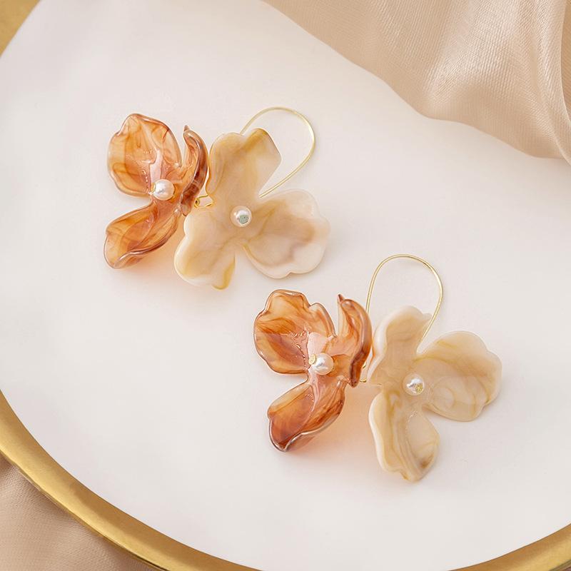 Autumn And Winter Retro Maillard Atmosphere Leopard Print Love Earrings, High-End Thousand Bird Grid Butterfly Asymmetric Earrings