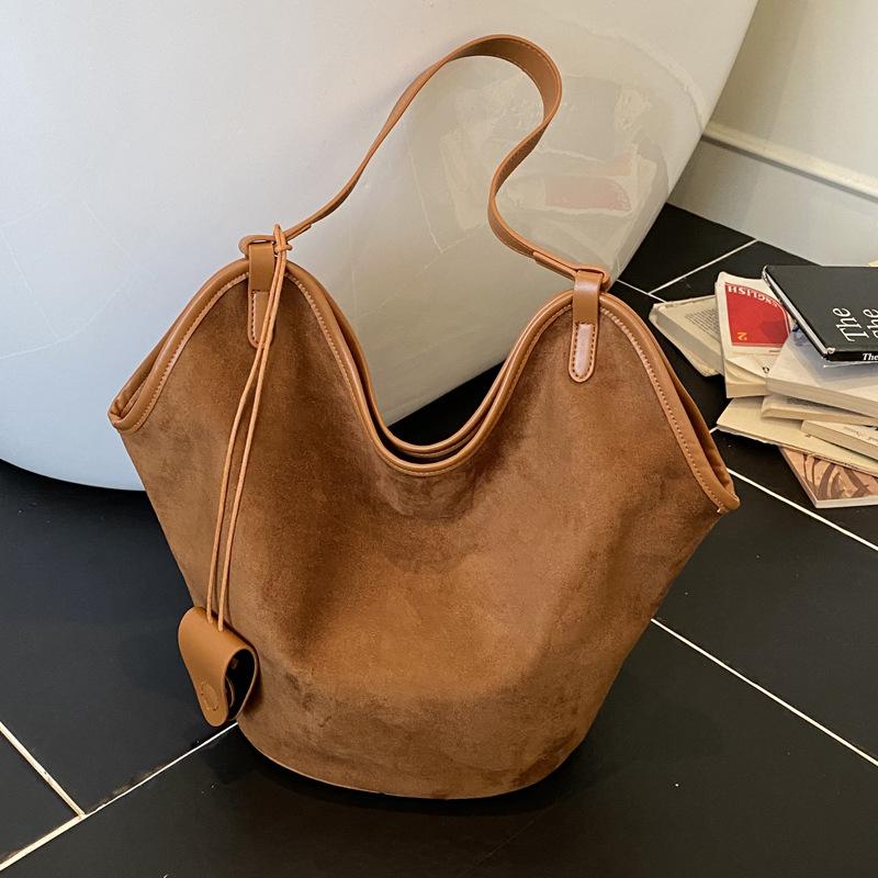 Suede Vegetable Basket Bag Women's 2025 New Large-capacity Retro Commuter Bucket Bag Shoulder Underarm Tote Bag