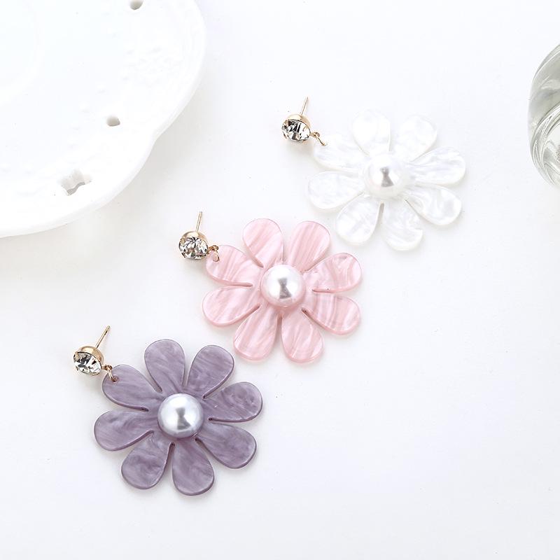New Simple Flower Resin Earrings with Personalized Sweet Acrylic Sheet Earrings
