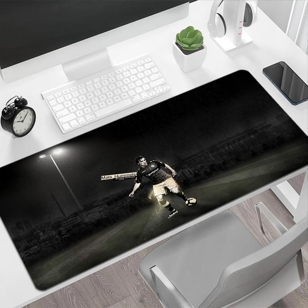 Corinthians Player Celebrates Goal Gaming Mouse Pad Desk Mat Study Desk Mat Non-Slip Rubber Base Perfect for Office Laptop Gaming Setup