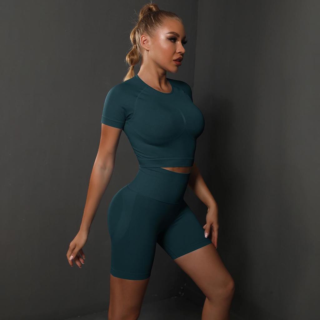 Seamless High-Elastic Yoga Two-Piece Set: Solid Color Peach Butt Short Sleeve and Shorts