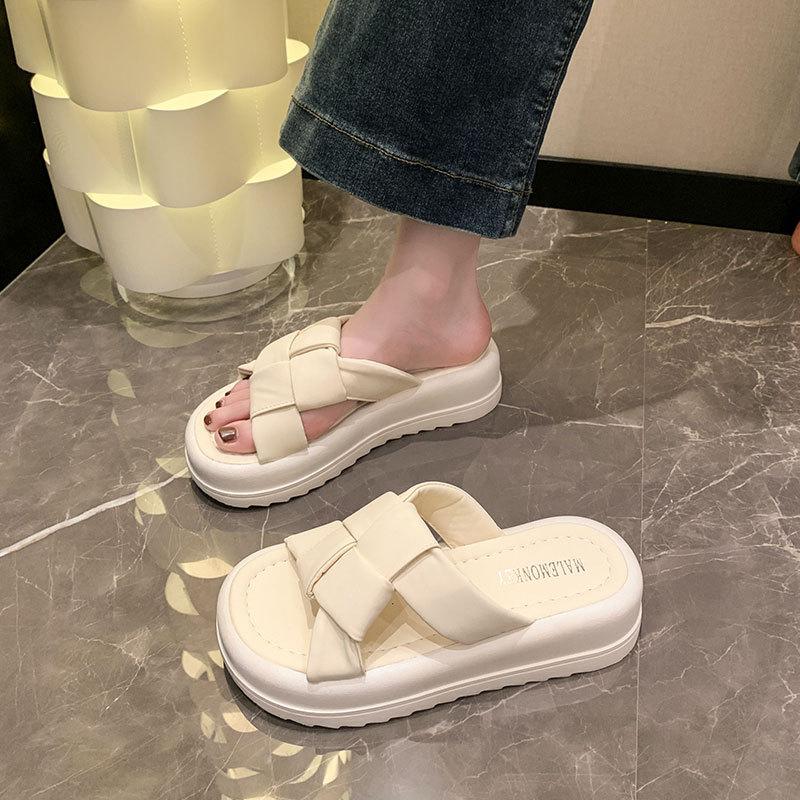 Internet Celebrity Thick Bottom Heightening Cool Slippers Women's Summer Wear 2025 New French High-end Fashion Beach One-word