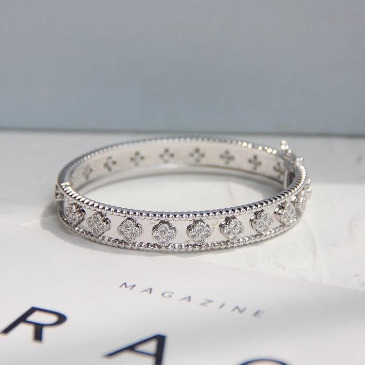 20.26 Million Flower Tube Jewelry Four-leaf Clover Bracelet Plated 18K Gold Diamond Bracelet Exquisite Jewelry