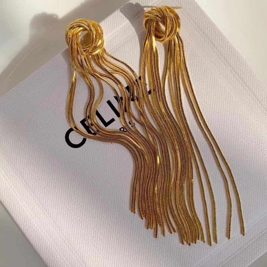 Chen Shuting'S Sister-In-Law Has The Same Earrings, Earrings, And High-Leaf Design Sense. Chen Shuting'S Fringed Long Style Is Trendy.