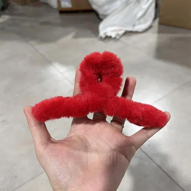 Pince à cheveux d'hiver en fausse fourrure pour femmes Élégante barrette crabe en acrylique Épingle à cheveux Accessoires pour cheveux de fille Coiffure duveteuse Clip pince à cheveux