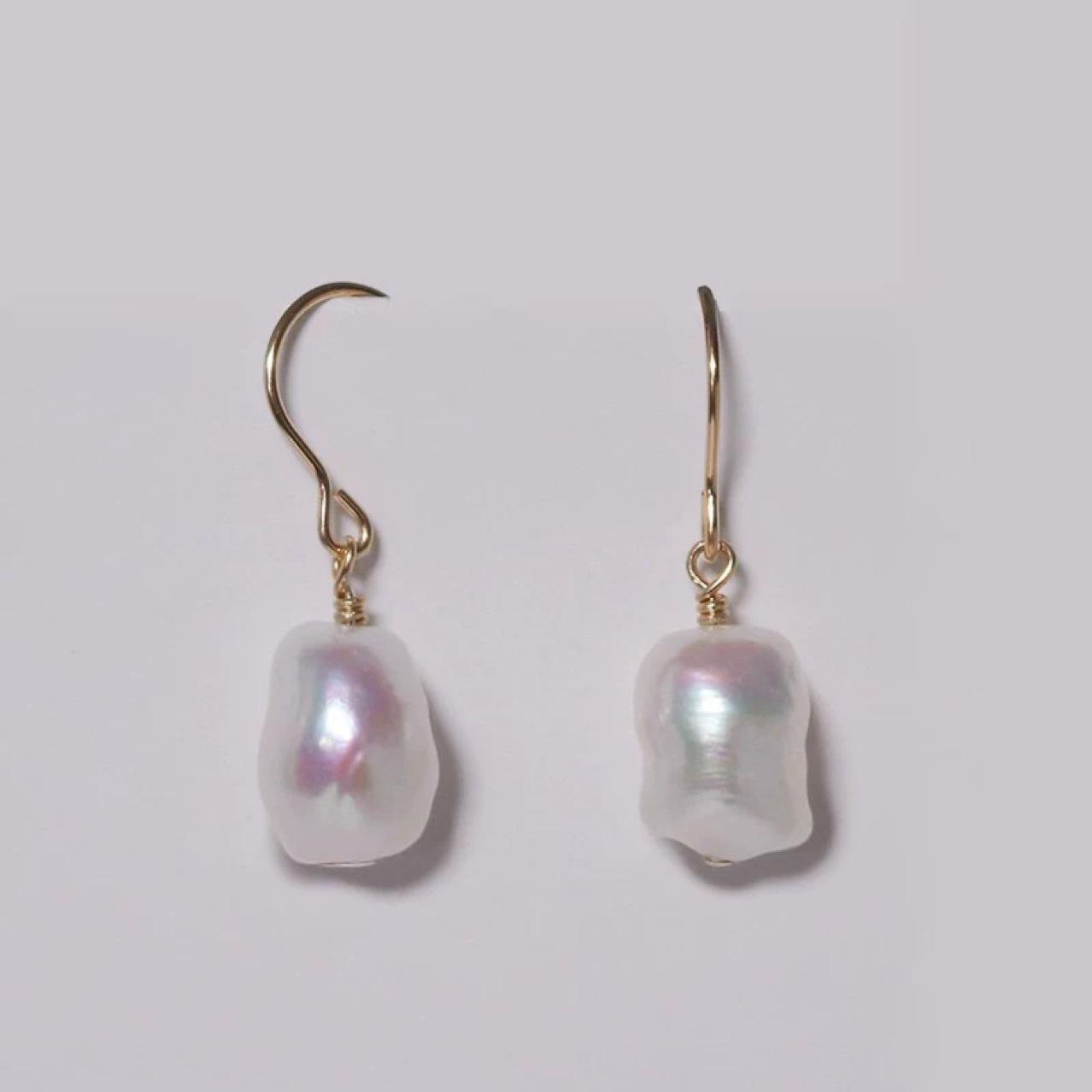 

Natural 8-9m Baroque irregular freshwater pearl stud earrings asymmetrical earrings retro pearl ear hook female Copper plated 14k gold